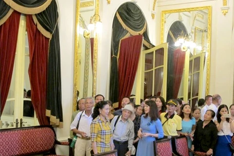 Tours to Hanoi’s Opera House put on hold for repairs