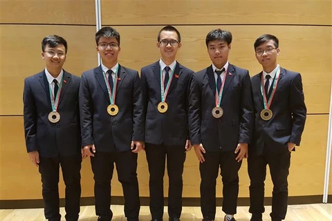 Vietnam wins two golds at Int’l Physics Olympiad