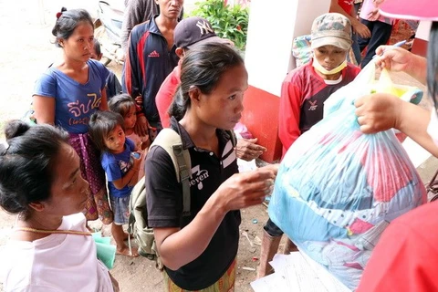 Vietnam provides more aid for Lao collapsed dam victims 