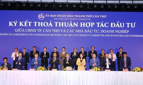 Vietnam Airlines team up with Can Tho to develop aviation logistics