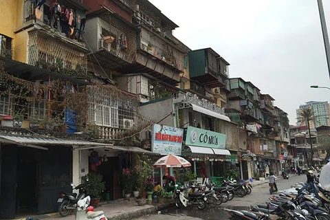 Hanoi faces difficulties in renovating old apartment buildings