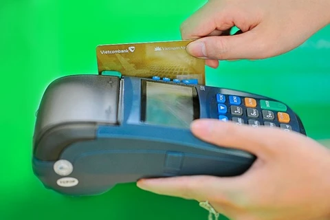 Vietnam strives to reduce cash payment proportion 