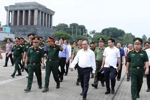 PM inspects maintenance of President Ho Chi Minh Mausoleum 