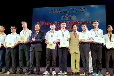 Nearly 500 Vallet scholarships granted to Vietnamese students