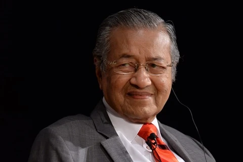 Malaysian PM promises to hand power after two years
