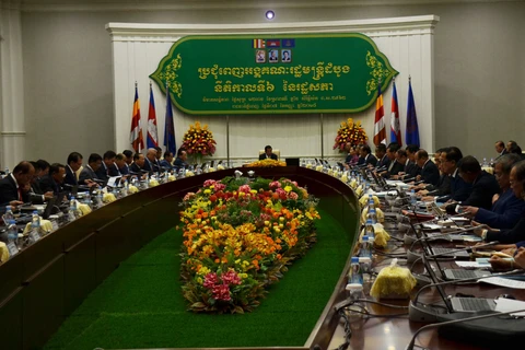 New Cambodian Government holds first meeting