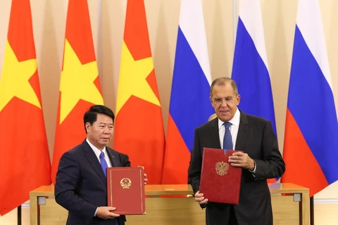 Vietnam, Russia sign various cooperation agreements
