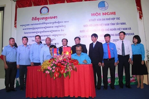 Tay Ninh, Cambodia’s Svay Rieng youth federations foster cooperation