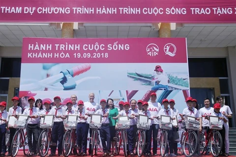 Khanh Hoa: Bicycles presented to disadvantaged students 