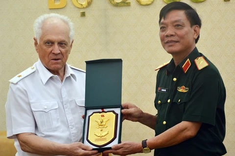 Vietnamese officer receives Russian, Lao guests