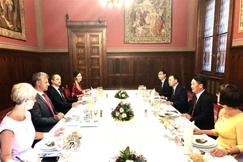 Hungarian parliamentarian lauds Vietnamese community’s position 