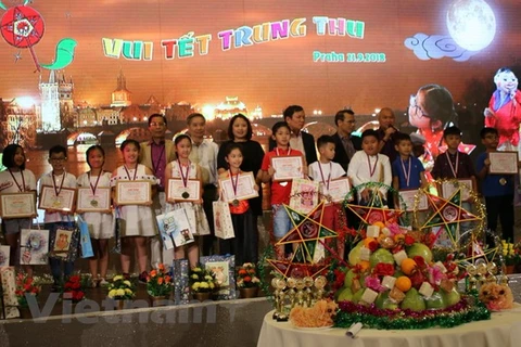 Mid-Autumn Festival held for Vietnamese children in Czech Republic 