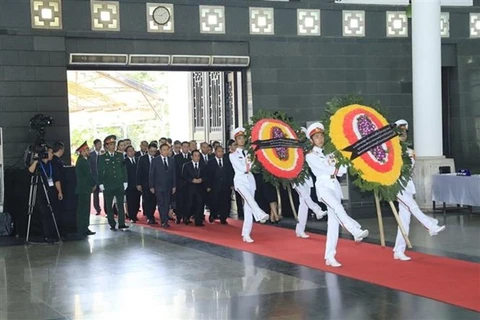 1,500 delegations pay tribute to President Tran Dai Quang