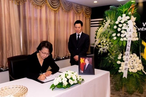 Officials, diplomats pay respect to President Tran Dai Quang in Cuba, China, Poland