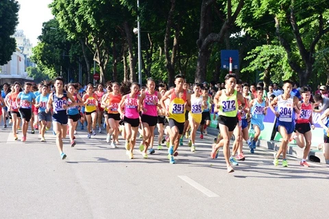 Luat of Border Guards team wins Hanoi Moi race