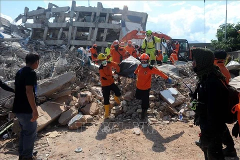 Indonesia: quake-tsunami death toll reaches 1,407