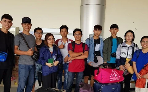 Indonesia’s quakes: Vietnamese students return home