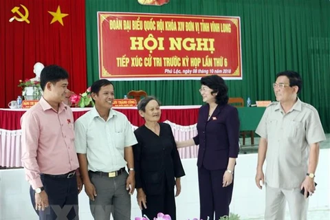 Acting President meets voters in Vinh Long