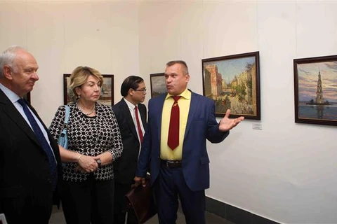 Painting exhibition featuring Russian landscape opens in Hanoi