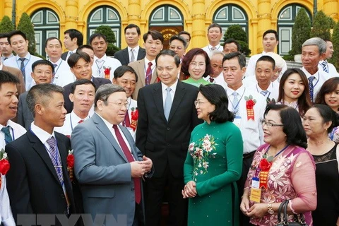 Acting President meets with exemplary Vietnamese farmers