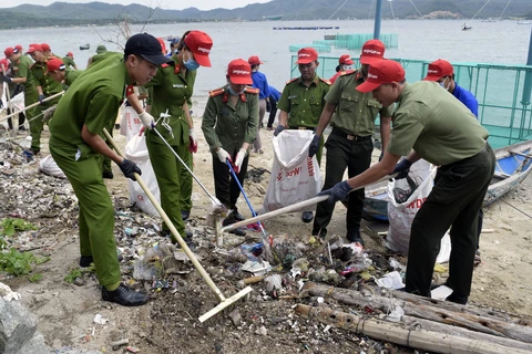 ‘Let’s clean up the ocean’ campaign wins public support