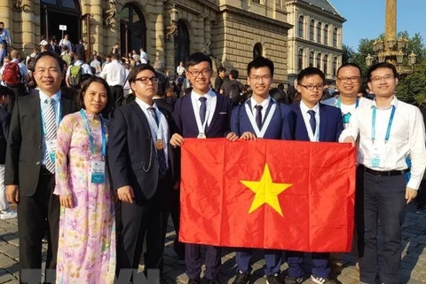 Vietnamese students triumph regional, int’l Olympiads