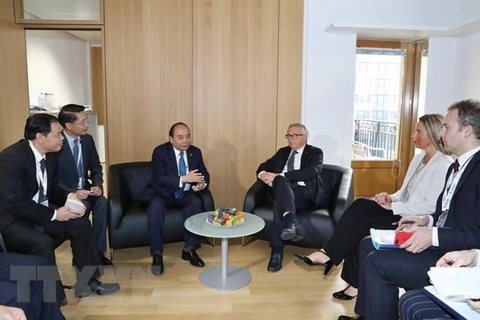 PM holds bilateral meetings in ASEM 12 framework