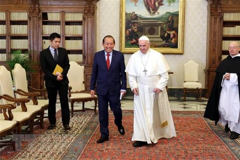 Deputy PM Truong Hoa Binh meets Vatican leaders