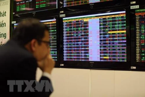 Vietnamese stocks stay in red from selling pressure