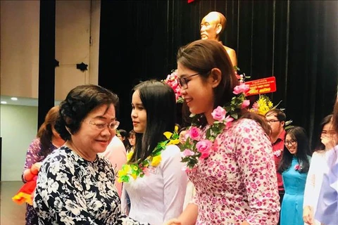 HCM City presents scholarships to over 500 students 