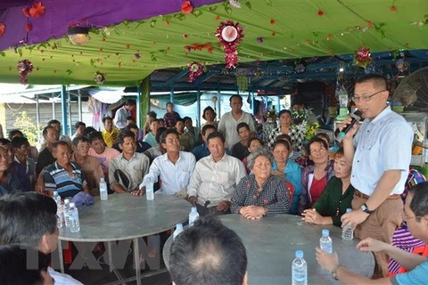 Ambassador meets Vietnamese Cambodians in Kampong Chhnang