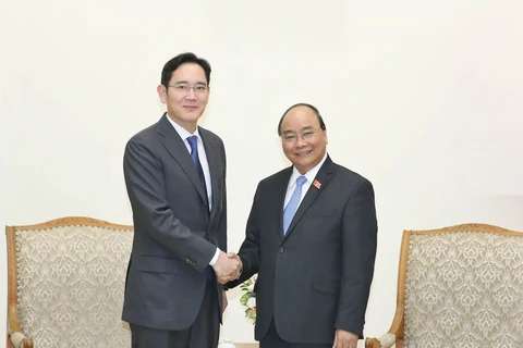 PM asks Samsung to turn Vietnam into its biggest hub