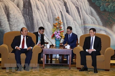 PM invites Shanghai firms to do long-term business in Vietnam 