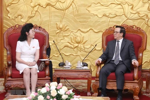 Party official receives delegation of DPRK women’s union