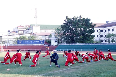 Vietnam’s national football team trains for AFF Cup in Laos
