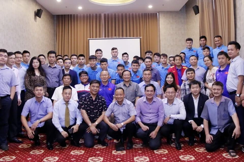 Vietnamese ambassador meets footballers ahead of AFF Suzuki Cup 
