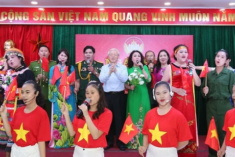 Party, State leader attends national unity festival in Hanoi