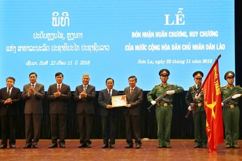 Son La province, leaders receive noble orders, medals from Laos