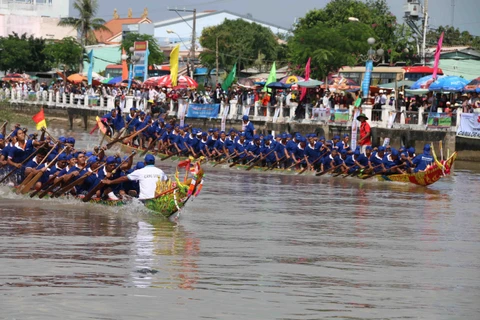 Khmer people in Tra Vinh celebrate Ok Om Bok Festival