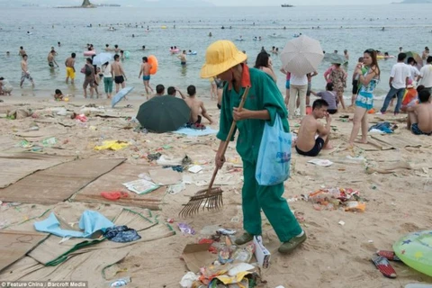 Thailand pledges to sharply reduce tourism-related waste