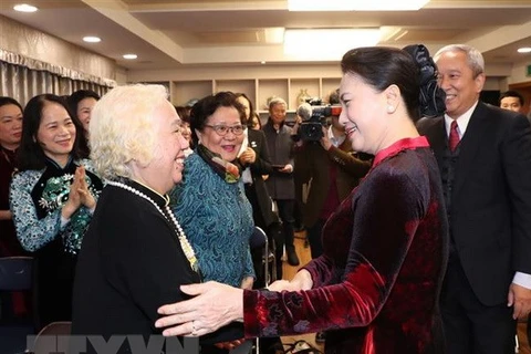 NA Chairwoman meets with Vietnamese community in RoK