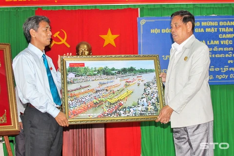 Cambodian Front delegation visits Mekong Delta province