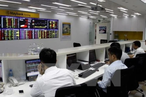 VN-Index dragged down by banking stocks 