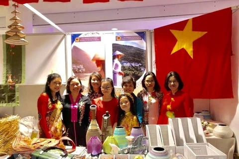 Vietnam participates in charity bazaar in Ukraine
