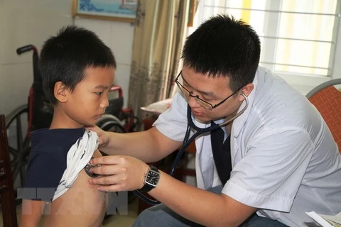 Disadvantaged children in Lam Dong get free heart checkups 
