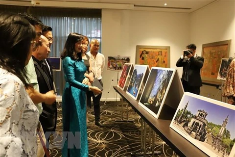 Vietnam’s lacquer paintings and photos introduced in Australia 