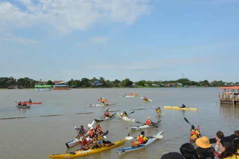 Thailand cleans up river in no-litter campaign