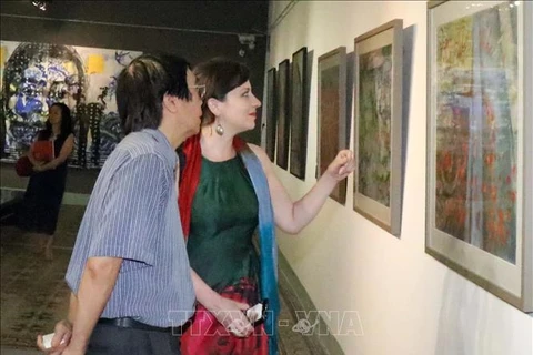 Vietnamese, Hungarian paintings on display in HCM City
