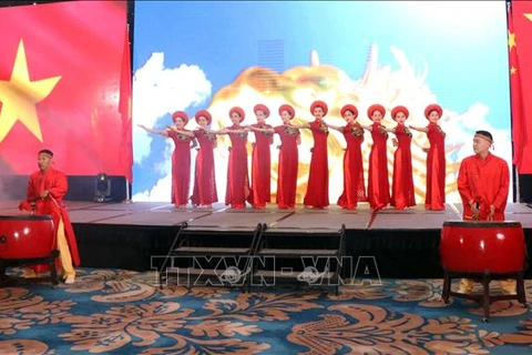 Vietnam – China friendship gala night runs in HCM City