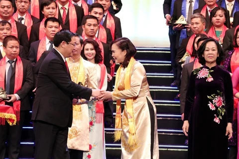 Best Vietnamese firms honoured with Gold Star Award